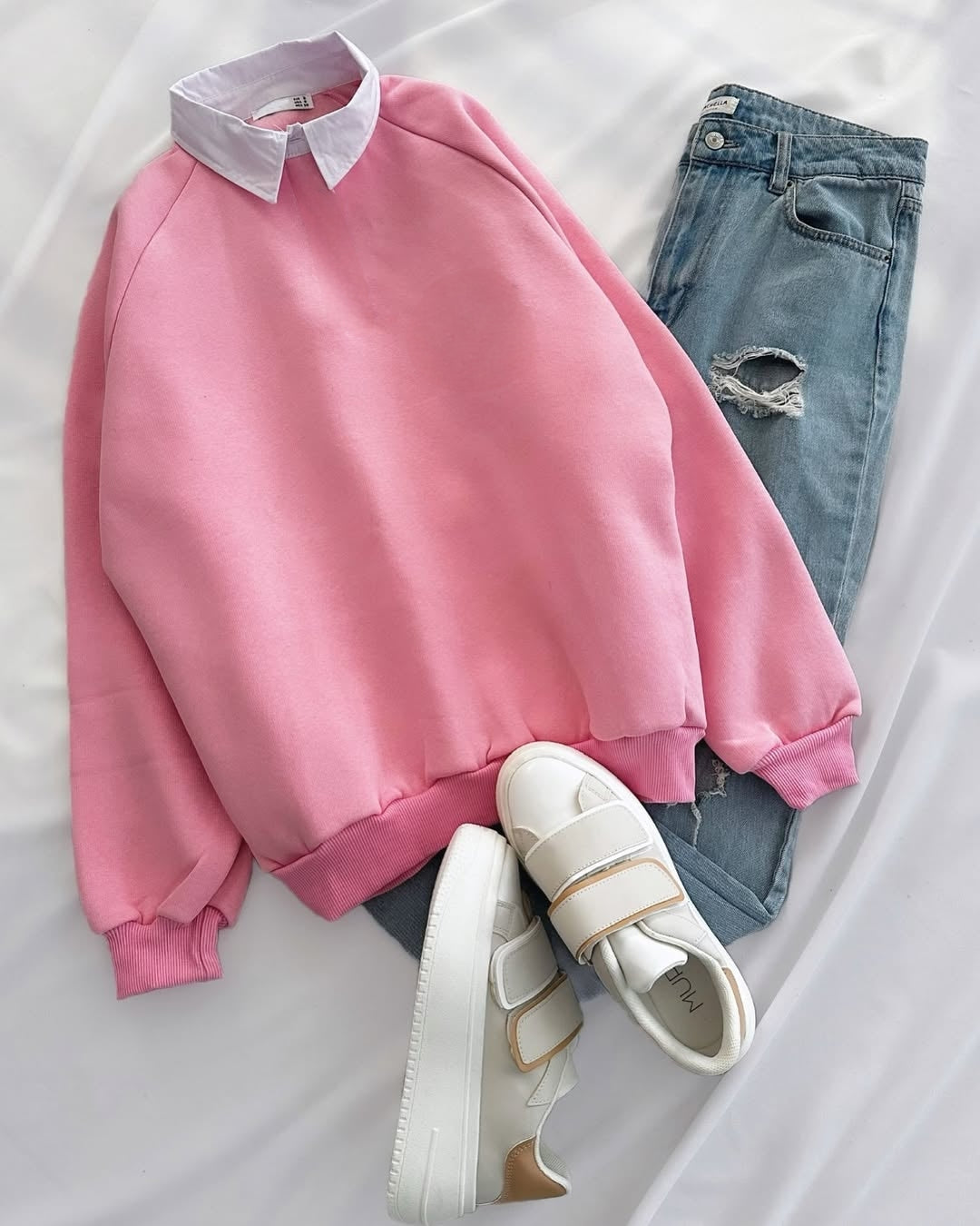 PINK COLLAR SWEATSHIRT - SKY BLUE WIDE LEG JEANS