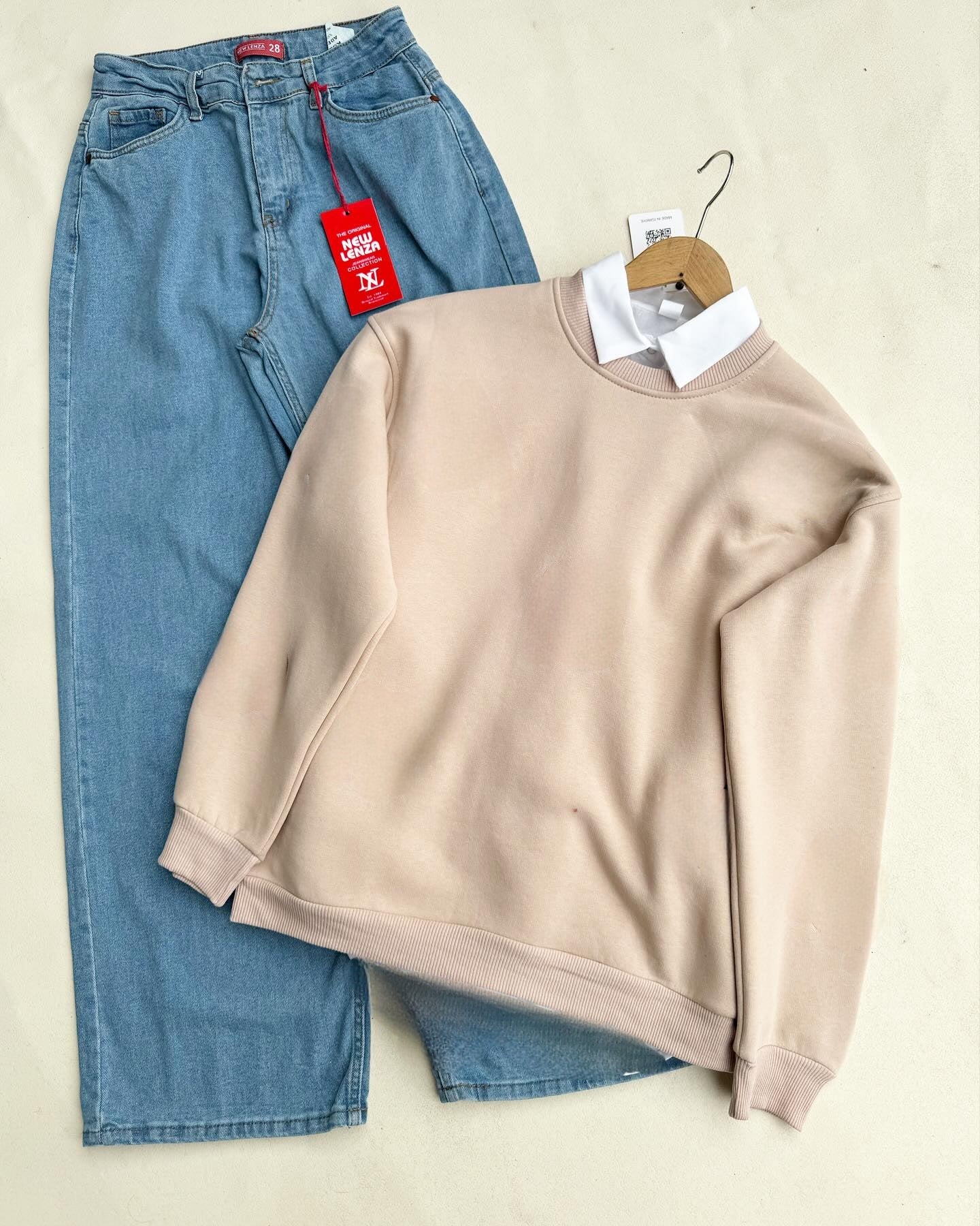 BEIGE COLLAR SWEATSHIRT - SKYBLUE WIDE LEG JEANS