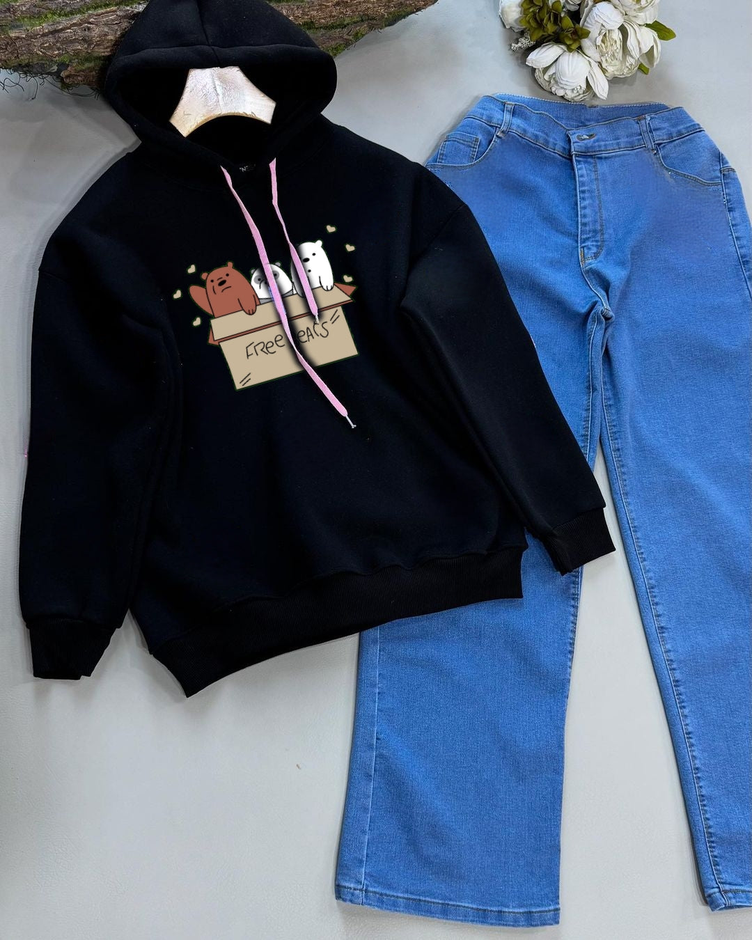 BLACK HOODIE FREE BEAR  - MID BLUE WIDE LEG JEANS