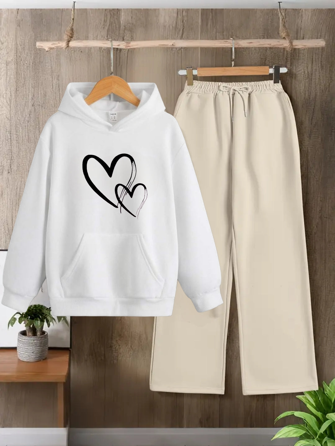 WHITE HOODIE 2HEART-BEIGE FLAPPER