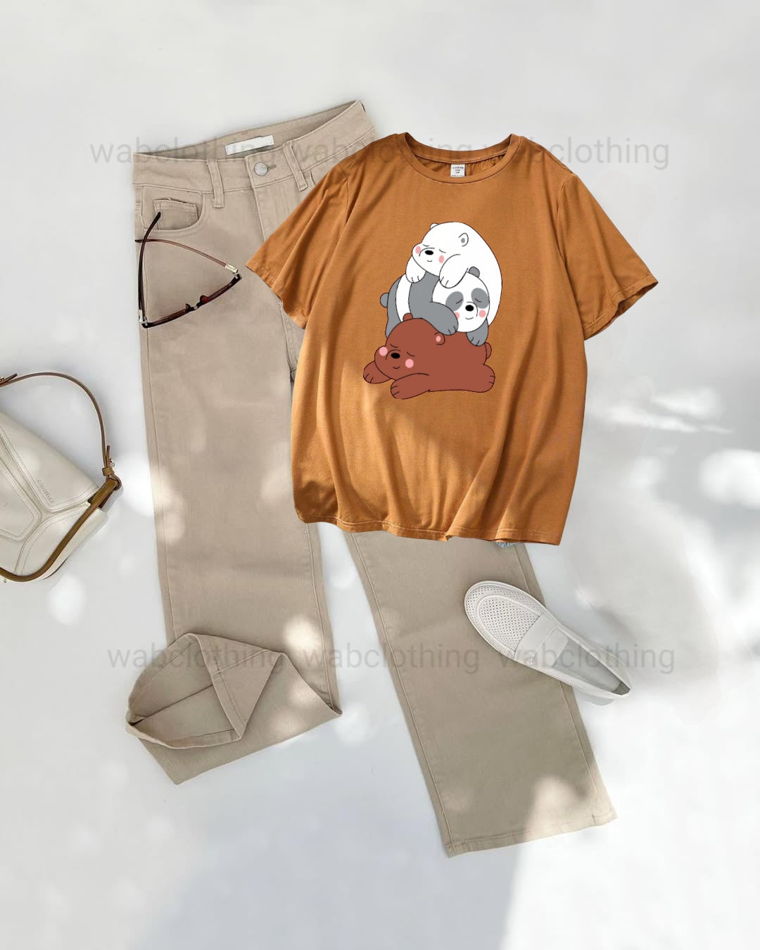 Beige wide leg jeans - Brown t-shirt bear on bear