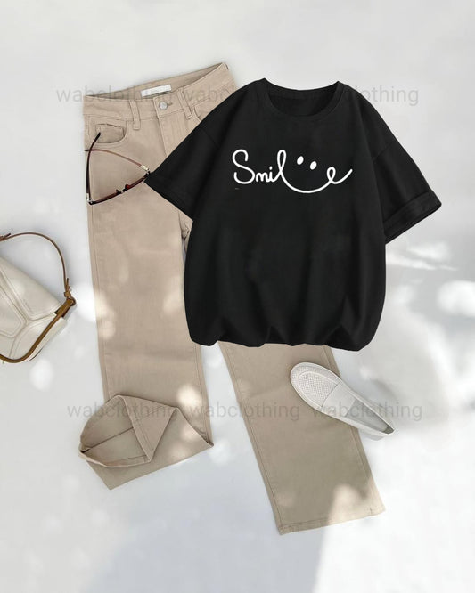 Beige wide leg jeans - Black T-shirt New Smile