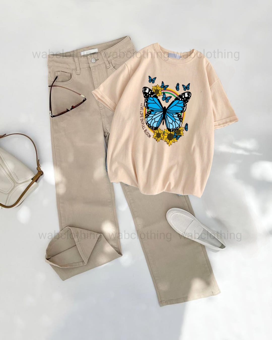 Beige wide leg jeans - Beige t-shirt life is full of bloom butterfly